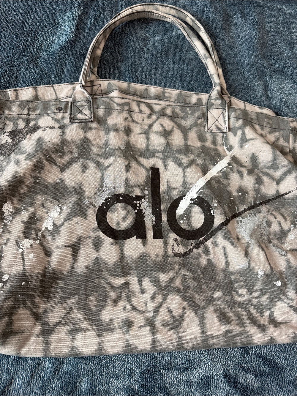 Alo Yoga Tote - Picture 7 of 7